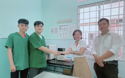 Sistar Vietnam trao tặng máy phân tích sinh hóa CV5 cho bệnh xá thú y đại học Nông Lâm Huế