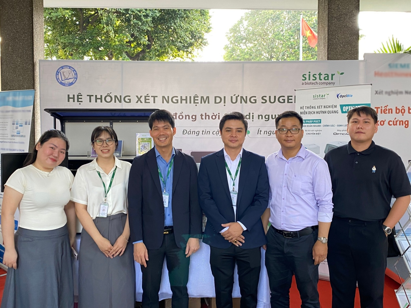 Đội ngũ Sistar Vietnam giao lưu và kết nối cùng các chuyên gia tại Hội nghị Xét nghiệm Y học 2025